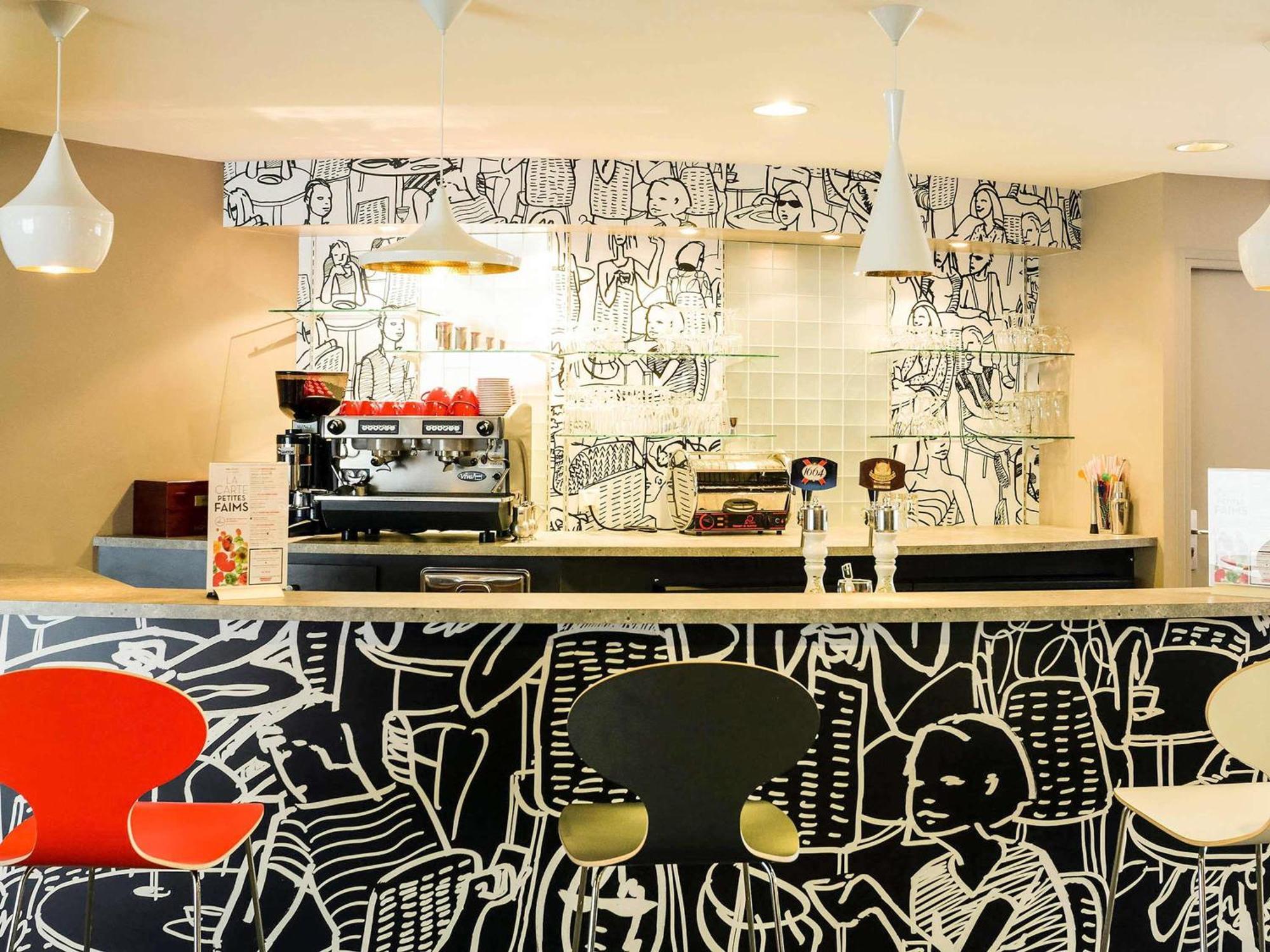Ibis Laval Le Relais D'Armor Changé Exterior foto